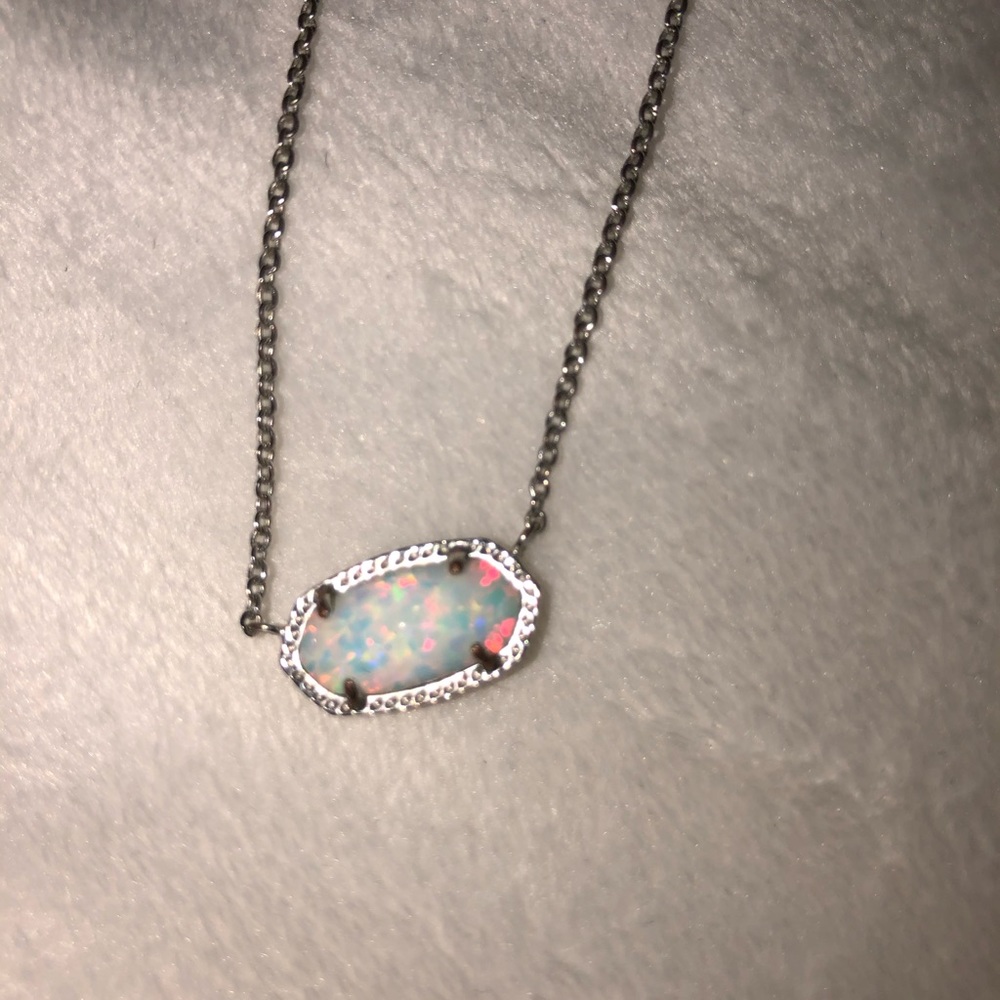 Kendra Scott necklace